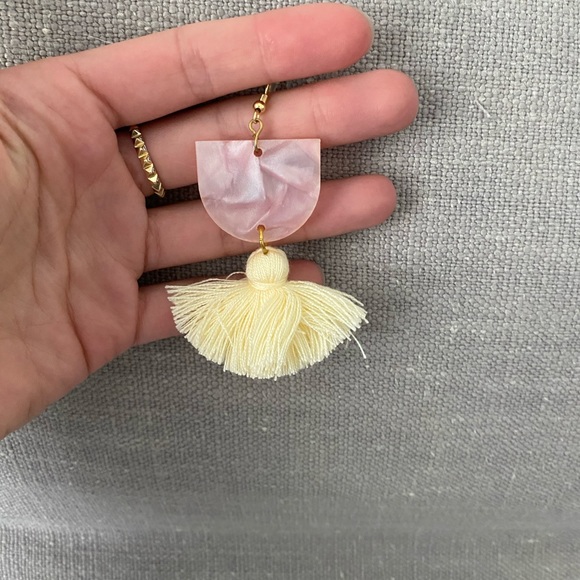 Thread and marbled acrylic earrings! - Picture 3 of 4